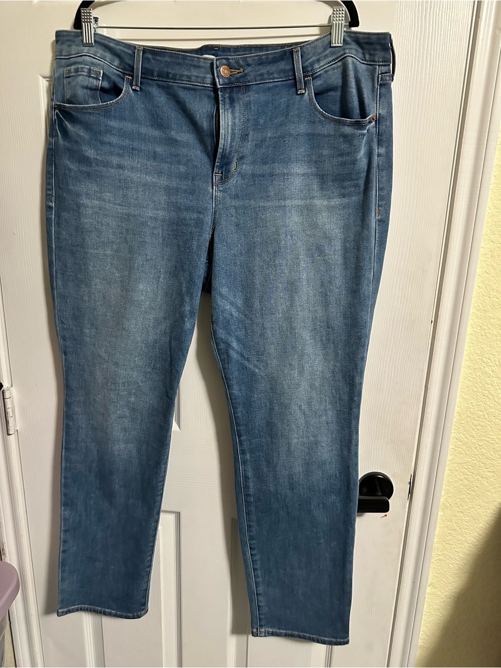 Old Navy Power Straight Classic Light Wash Blue Denim Jeans size 18